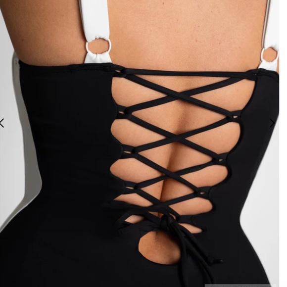 TA3 Lifty Contour Black & White Swim Suit - Picture 2 of 9